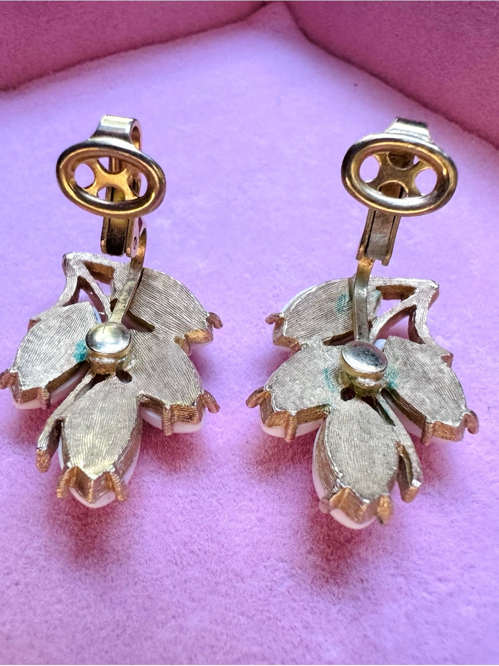 Vintage Crown Trifari Floral Brooch and Clip-On Earrings Set *RARE* - Picture 5 of 12